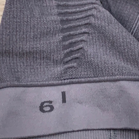 lululemon navy crop Capri ruched side leggings size 6 - Picture 10 of 12